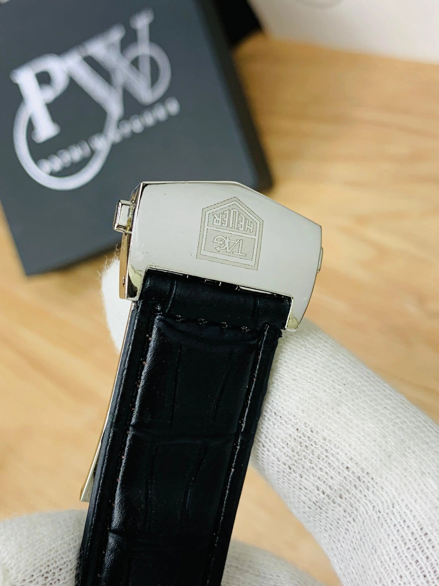 BLACK TAG MODEL - QUARTZ Patni Watches