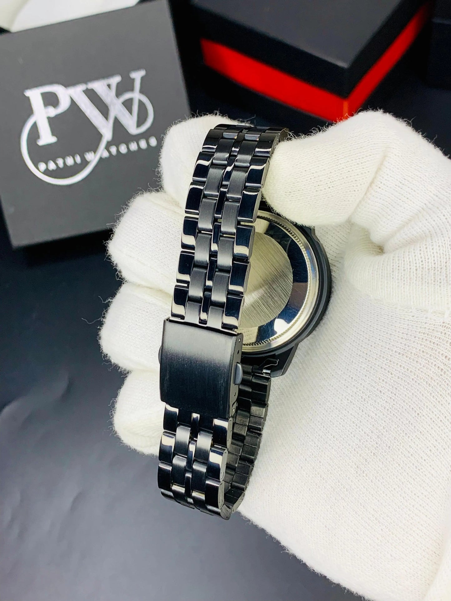 Black Ring Model - Quartz Patni Watches