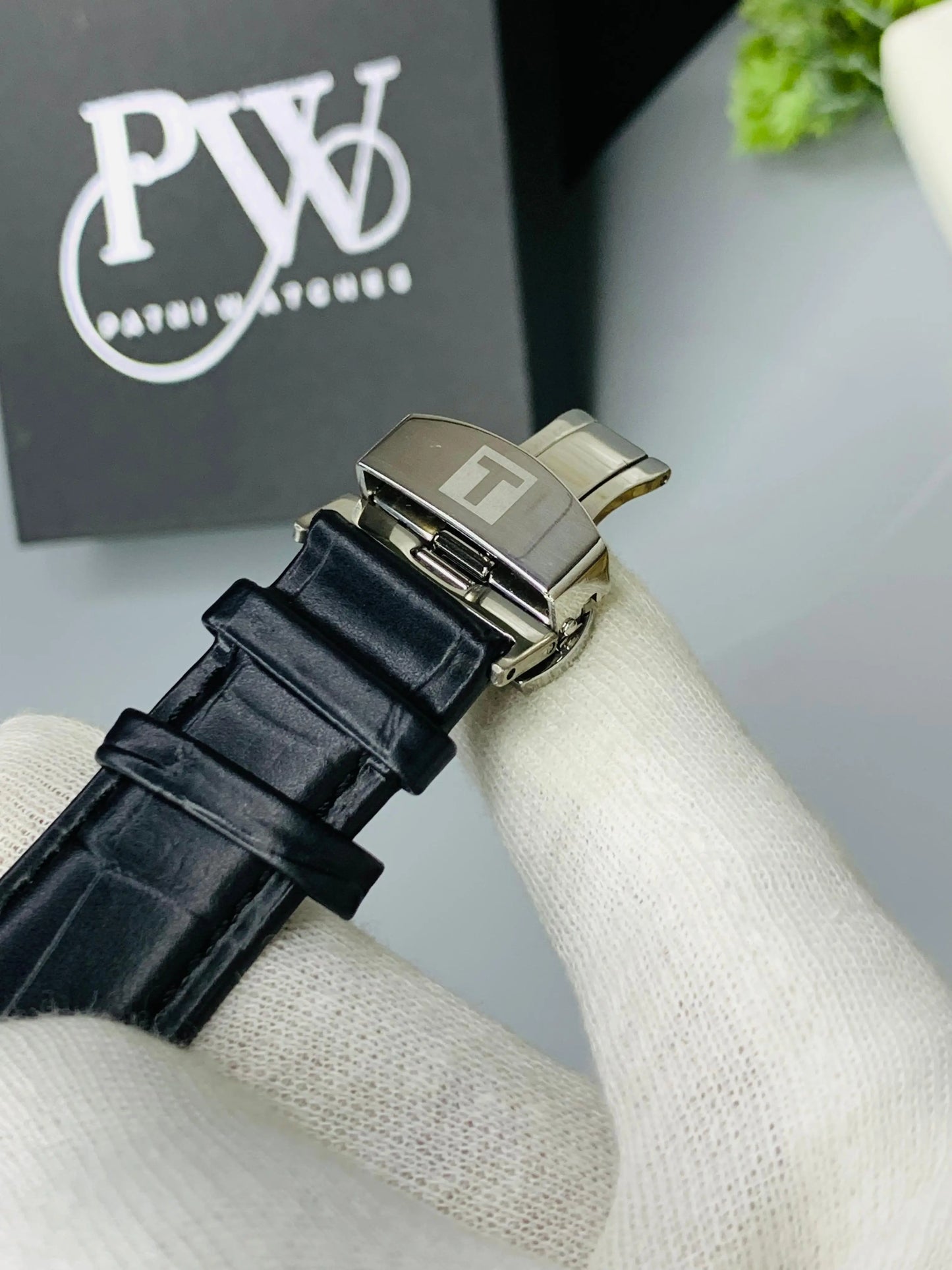 New Gentleman Model - Quartz (Black) Patni Watches