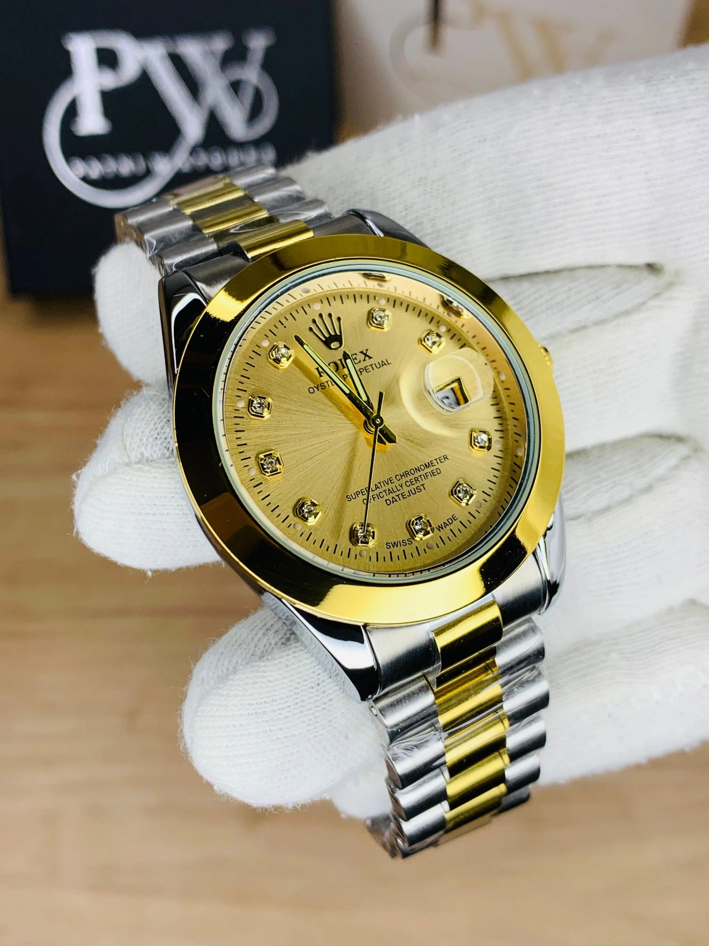 Stone Model With Date Adjustment (Gold) Patni Watches