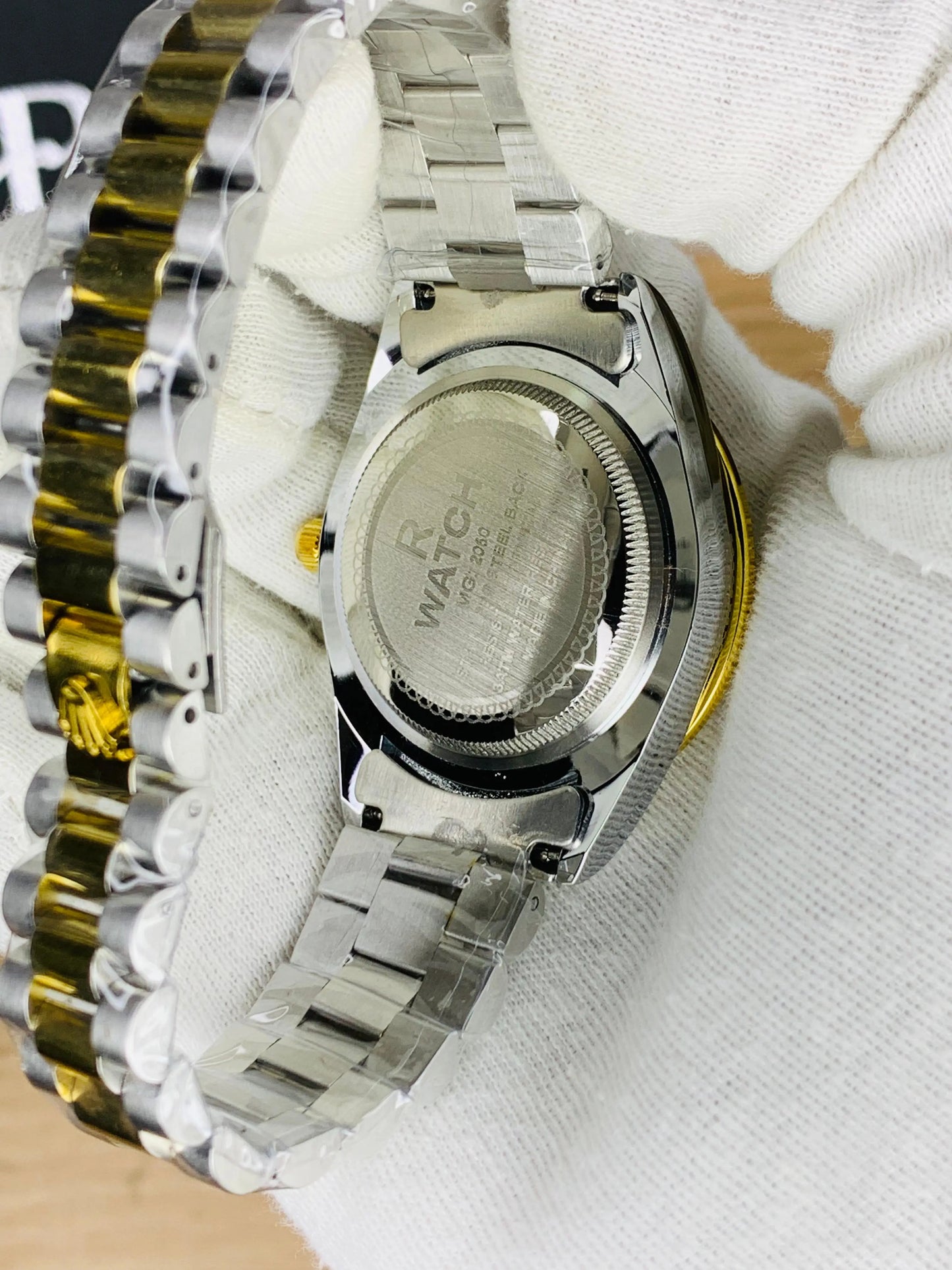 Stone Model With Date Adjustment (Gold) Patni Watches