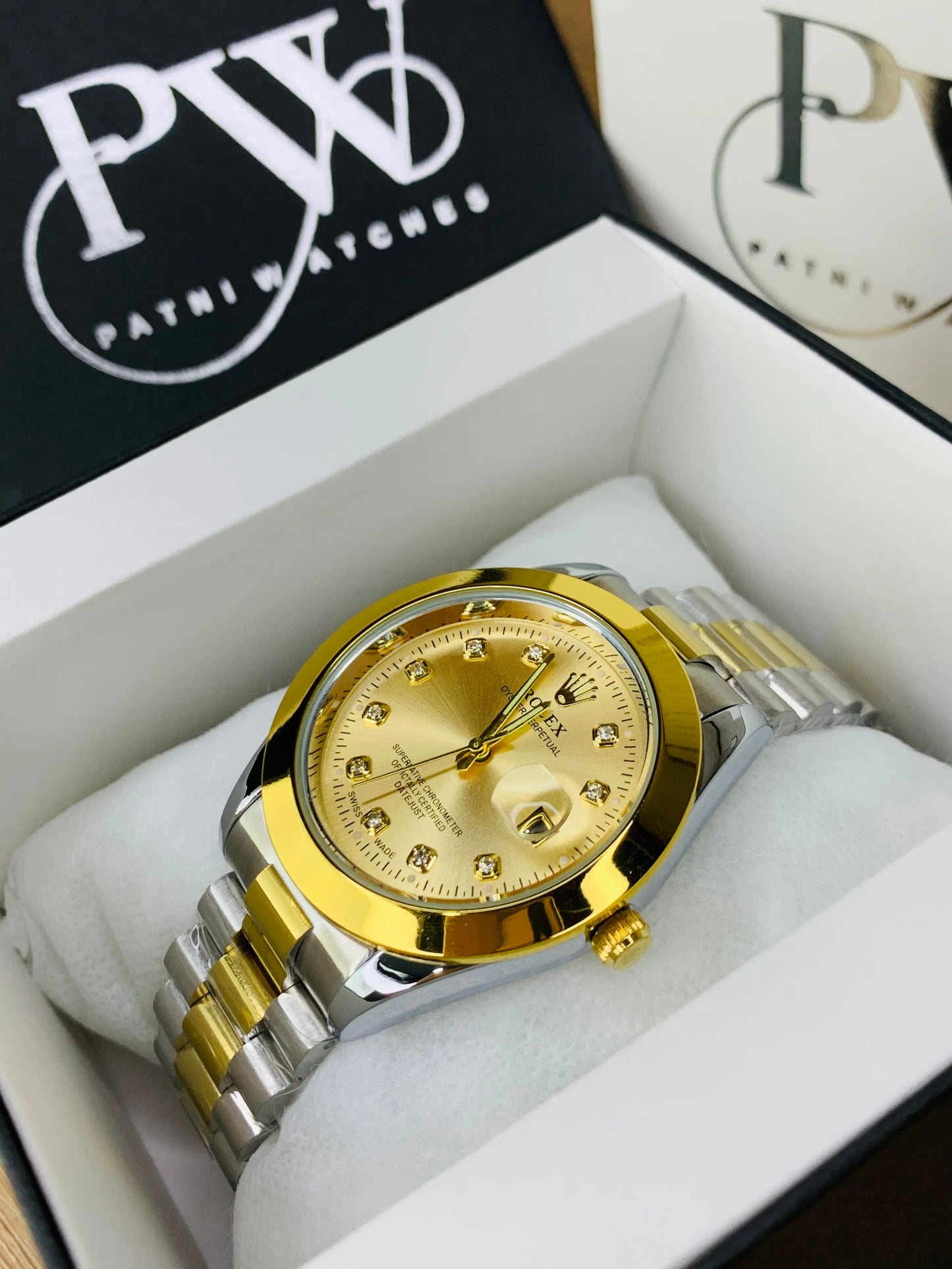 Stone Model With Date Adjustment (Gold) Patni Watches