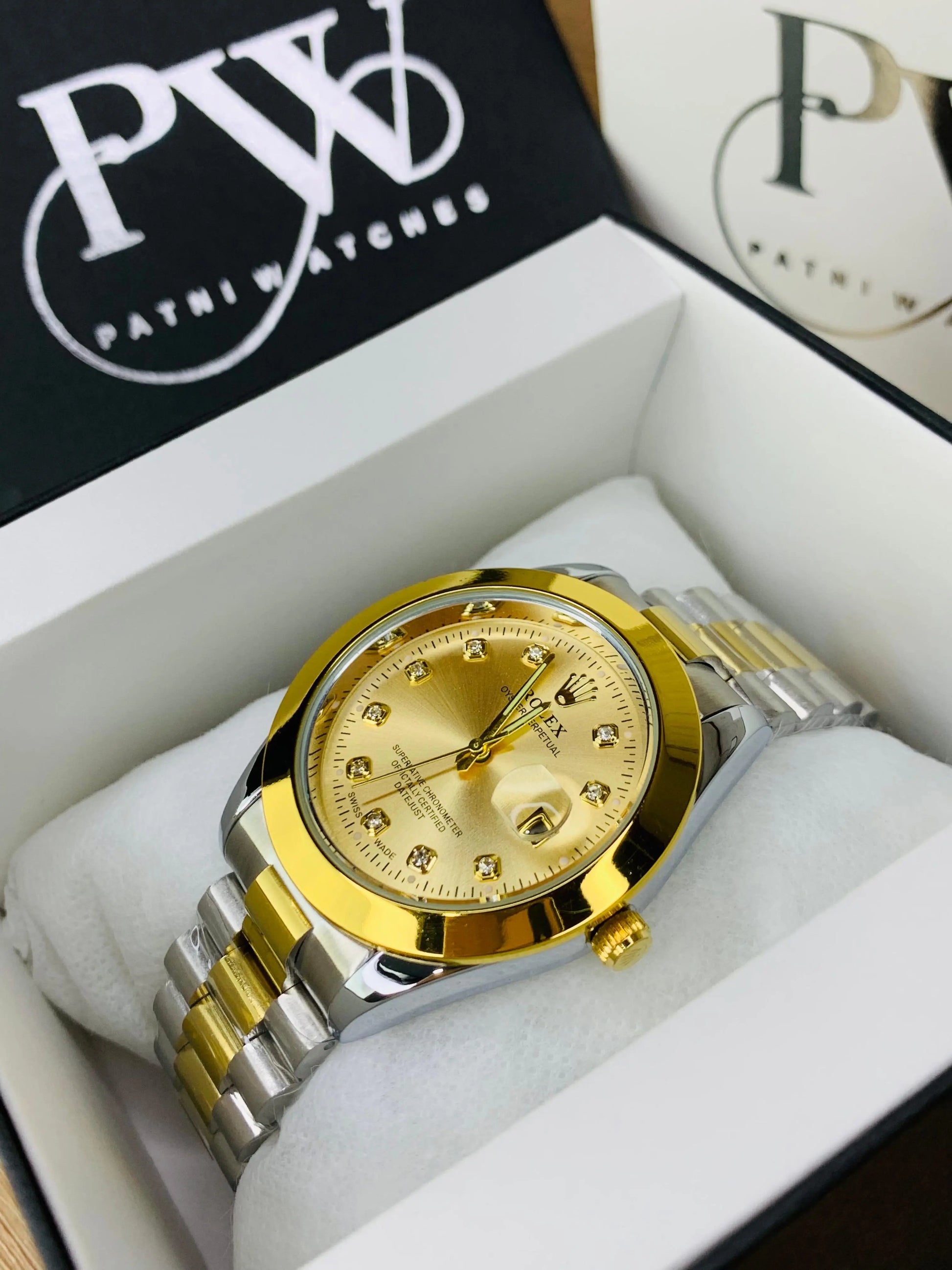 Stone Model With Date Adjustment (Gold) Patni Watches